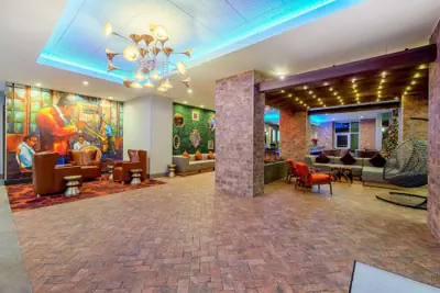 Photo 5 - La Quinta Inn & Suites by Wyndham New Orleans Downtown