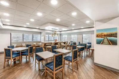Photo 3 - Hampton Inn Milledgeville