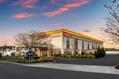Photo 2 - Hampton Inn Milledgeville