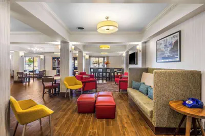 Photo 3 - Hampton Inn Marion