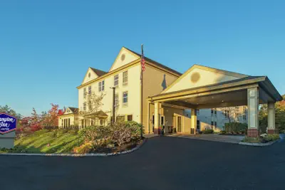 Photo 2 - Hampton Inn Freeport/Brunswick