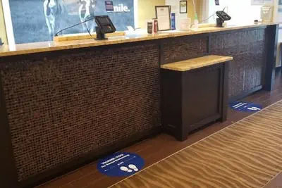 Photo 2 - Hampton Inn Henderson