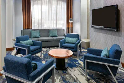 Photo 4 - Hampton Inn & Suites Kansas City-Country Club Plaza