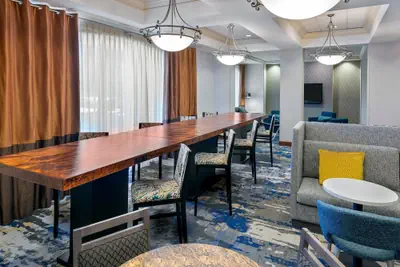 Photo 2 - Hampton Inn & Suites Kansas City-Country Club Plaza