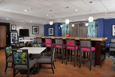 Photo 4 - Hampton Inn Niagara Falls