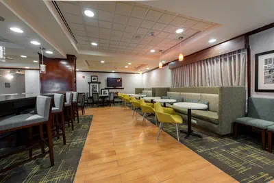 Photo 4 - Hampton Inn Newport News-Yorktown