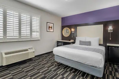 Photo 4 - SureStay Hotel by Best Western Beverly Hills West LA