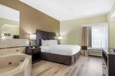Photo 5 - Comfort Inn & Suites Lake Norman