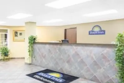 Photo 3 - Days Inn by Wyndham Phenix City Near Fort Benning