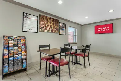 Photo 4 - Red Roof Inn West Memphis, AR