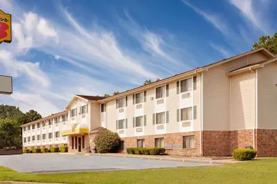 Photo 2 - Super 8 by Wyndham Fayetteville