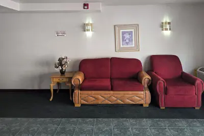 Photo 3 - Economy Inn