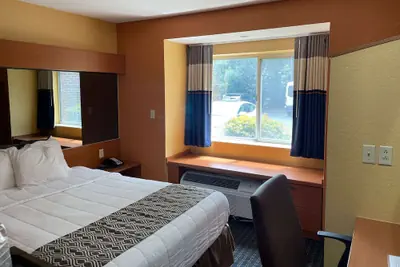 Photo 4 - Microtel Inn by Wyndham Newport News Airport