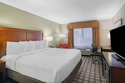 Photo 5 - Baymont by Wyndham Gurnee