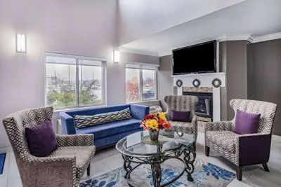 Photo 4 - Baymont by Wyndham Gurnee