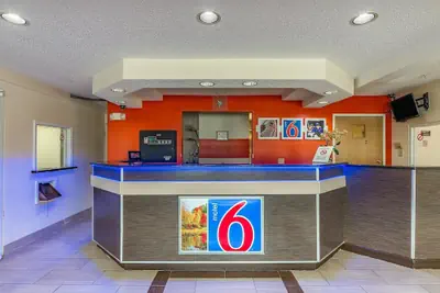 Photo 4 - Motel 6 Charlotte, NC - University