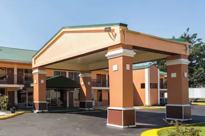 Photo 2 - Econo Lodge Decatur South