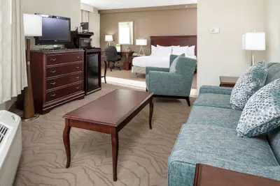 Photo 4 - DoubleTree by Hilton Boston - Milford