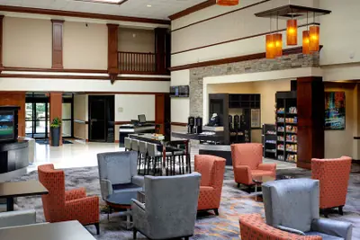 Photo 2 - DoubleTree by Hilton Detroit - Dearborn