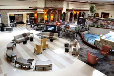 Photo 4 - DoubleTree by Hilton Detroit - Dearborn