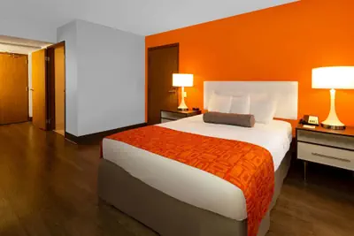 Photo 4 - Howard Johnson by Wyndham Waukegan Great Lakes