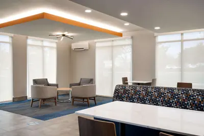 Photo 3 - La Quinta Inn & Suites by Wyndham Springfield