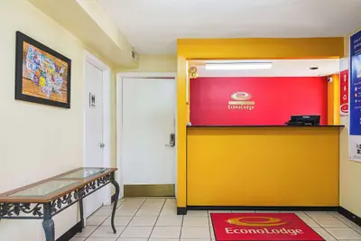 Photo 3 - Econo Lodge Research Triangle Park