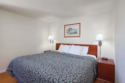 Photo 4 - Days Inn by Wyndham Orange Anaheim