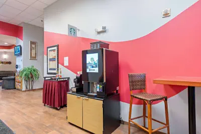 Photo 4 - Ramada by Wyndham Sioux Falls Airport-Waterpark & Event Ctr