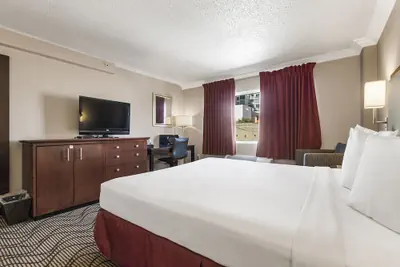 Photo 4 - Jack London Inn