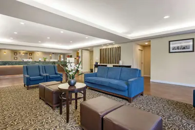 Photo 3 - Comfort Inn & Suites Sea-Tac Airport