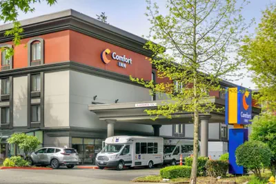 Photo 2 - Comfort Inn & Suites Sea-Tac Airport