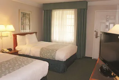 Photo 4 - Super 8 by Wyndham Austin South / I-35