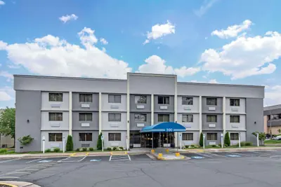 Photo 2 - Comfort Inn Herndon - Reston