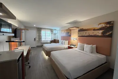Photo 4 - Days Inn by Wyndham Granbury