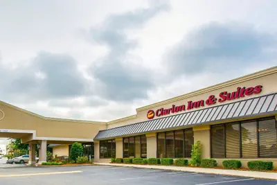 Photo 2 - Clarion Inn & Suites Dothan South
