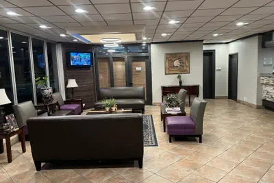 Photo 5 - Clarion Inn & Suites Dothan South