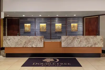 Photo 3 - DoubleTree by Hilton Kansas City - Overland Park