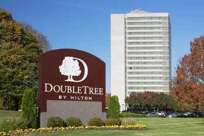Photo 2 - DoubleTree by Hilton Kansas City - Overland Park
