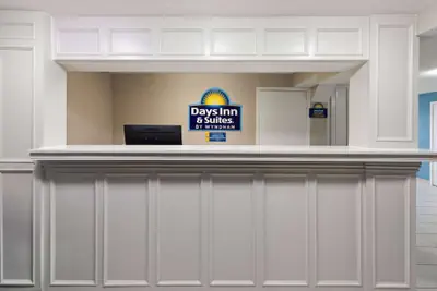 Photo 3 - Days Inn & Suites by Wyndham Vicksburg