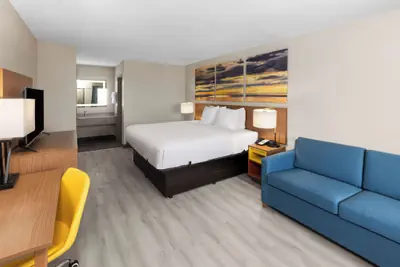 Photo 2 - Days Inn & Suites by Wyndham Vicksburg