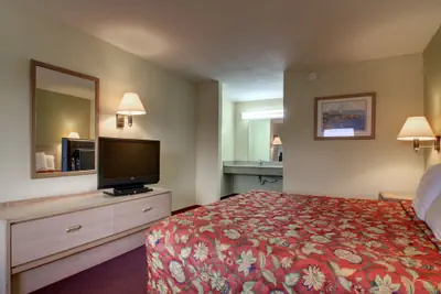 Photo 5 - Key West Inn - Montgomery