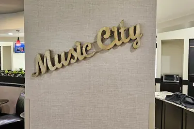 Photo 4 - Club - Hotel Nashville Inn & Suites