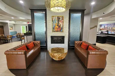 Photo 3 - Club - Hotel Nashville Inn & Suites