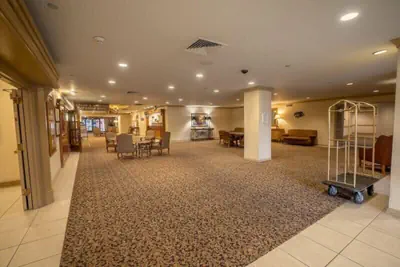 Photo 5 - Piccadilly Inn Airport