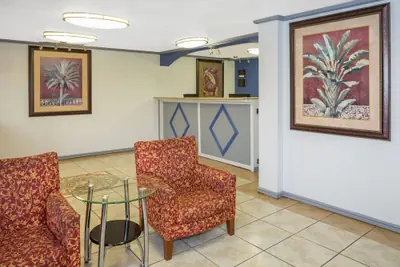 Photo 3 - Travelodge by Wyndham Fort Myers North