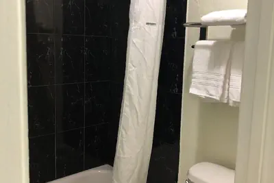 Photo 5 - Travelodge by Wyndham Fort Myers North