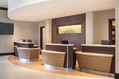 Photo 2 - Courtyard by Marriott Miami Airport