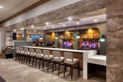 Photo 3 - DoubleTree by Hilton Tulsa - Warren Place