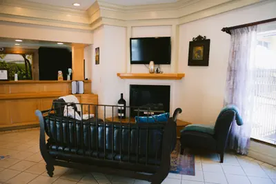 Photo 4 - Napa Valley Hotel & Suites